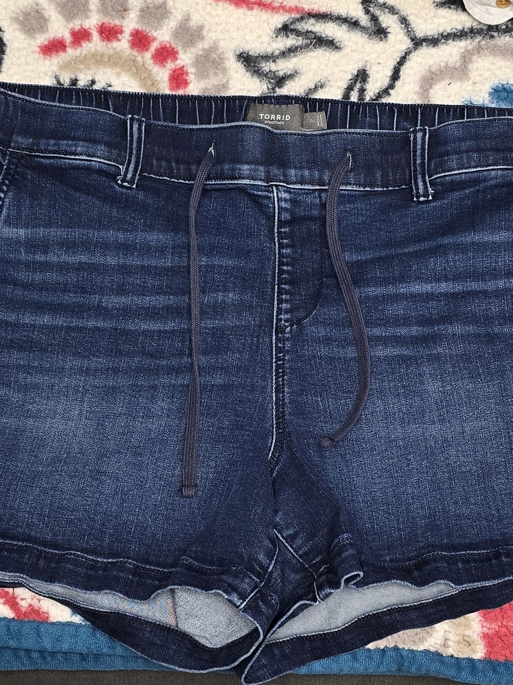 ❤️ Torrid Denim Shorts 2 Plus Size Dark Wash Drawstring Waist Summer Casual - Picture 3 of 8